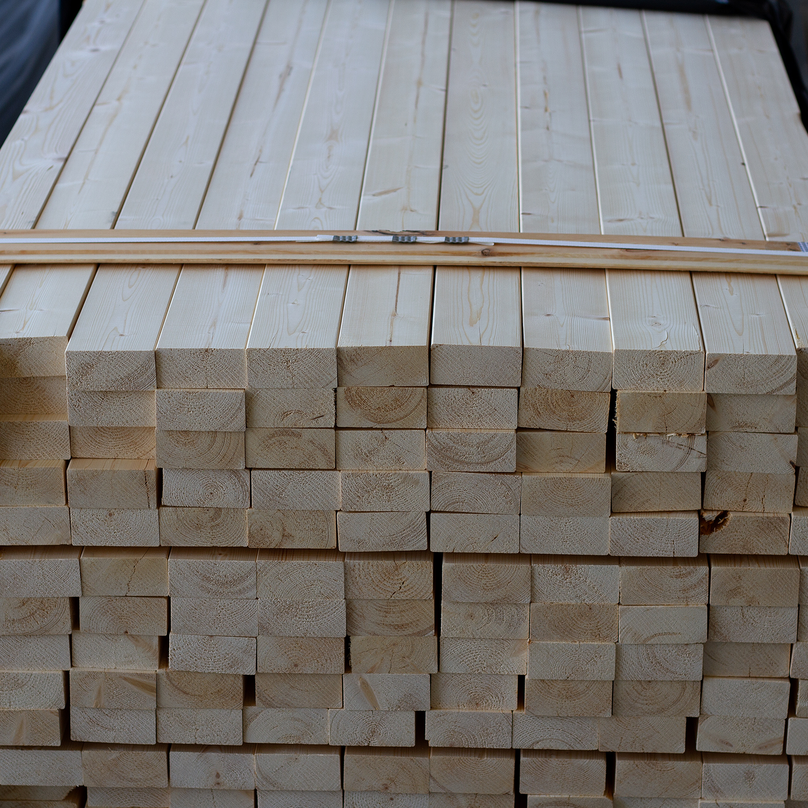 ფიჭვის დამუშავებული ფიცარი 45X95X6000 – 1ცალი — ფიცარი